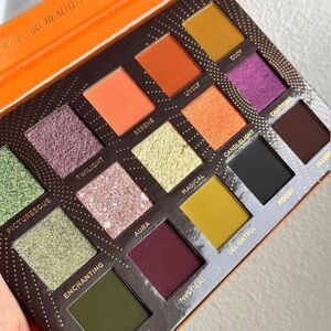 Ace Beaute Ambiance Eyeshadow Palette Vibrant, Shapeshifting Glimmer Shades BNIB